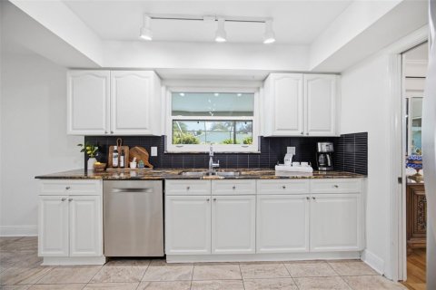 Villa ou maison à vendre à Largo, Floride: 4 chambres, 339.37 m2 № 2418706 - photo 8