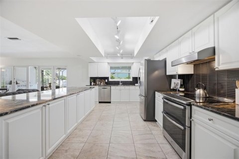 Villa ou maison à vendre à Largo, Floride: 4 chambres, 339.37 m2 № 2418706 - photo 6