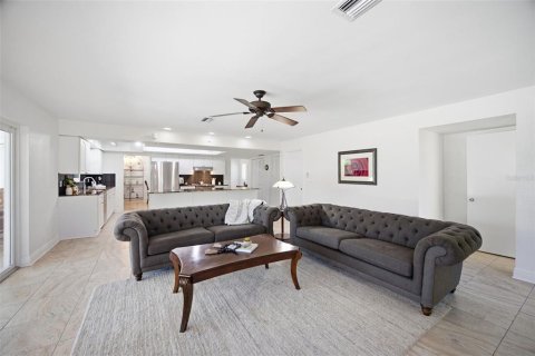 Villa ou maison à vendre à Largo, Floride: 4 chambres, 339.37 m2 № 2418706 - photo 13