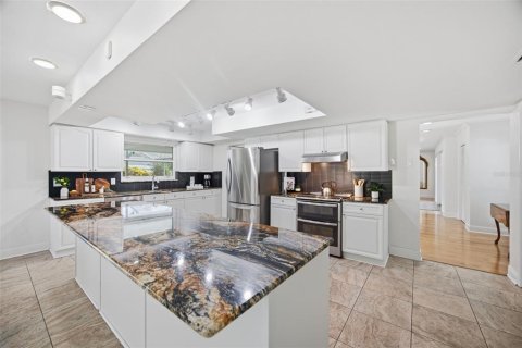 Villa ou maison à vendre à Largo, Floride: 4 chambres, 339.37 m2 № 2418706 - photo 5