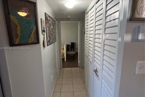 Copropriété à vendre à Pembroke Pines, Floride: 2 chambres, 81.85 m2 № 2011081 - photo 10