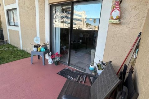 Copropriété à vendre à Pembroke Pines, Floride: 2 chambres, 81.85 m2 № 2011081 - photo 20