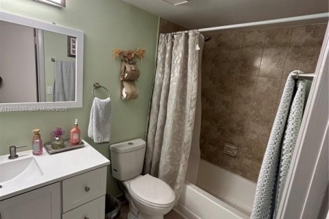 Copropriété à vendre à Pembroke Pines, Floride: 2 chambres, 81.85 m2 № 2011081 - photo 15