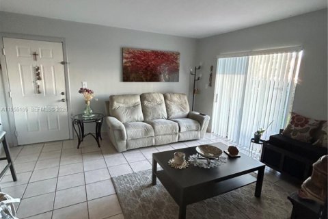 Copropriété à vendre à Pembroke Pines, Floride: 2 chambres, 81.85 m2 № 2011081 - photo 7