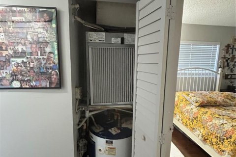 Copropriété à vendre à Pembroke Pines, Floride: 2 chambres, 81.85 m2 № 2011081 - photo 11