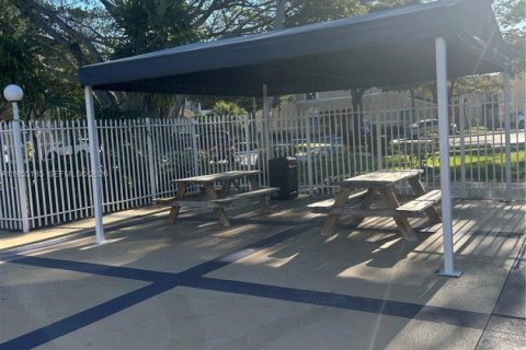 Copropriété à vendre à Pembroke Pines, Floride: 2 chambres, 81.85 m2 № 2011081 - photo 21