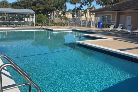 Copropriété à vendre à Pembroke Pines, Floride: 2 chambres, 81.85 m2 № 2011081 - photo 23