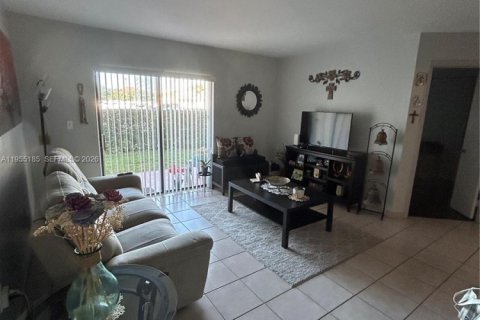 Copropriété à vendre à Pembroke Pines, Floride: 2 chambres, 81.85 m2 № 2011081 - photo 6