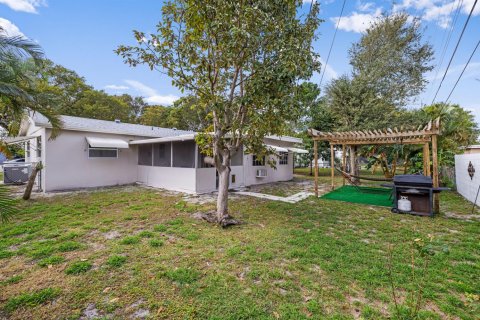Casa en venta en West Palm Beach, Florida, 4 dormitorios, 130.34 m2 № 2247980 - foto 4