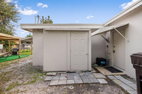 Casa en venta en West Palm Beach, Florida, 4 dormitorios, 130.34 m2 № 2247980 - foto 5