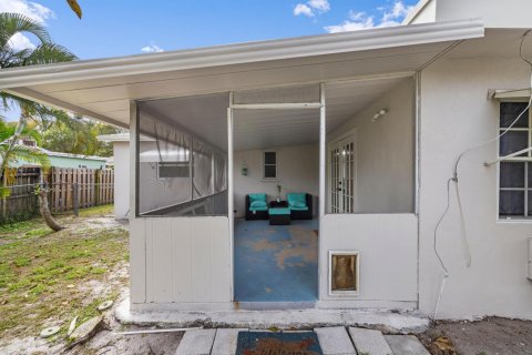 Casa en venta en West Palm Beach, Florida, 4 dormitorios, 130.34 m2 № 2247980 - foto 2