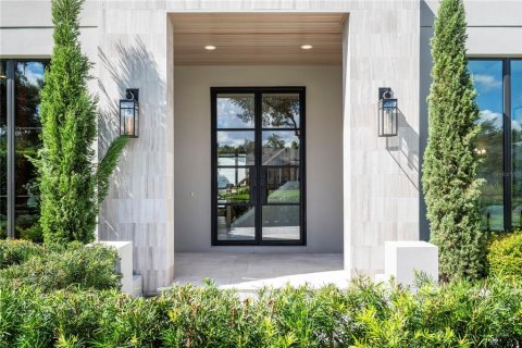 House in Winter Park, Florida 5 bedrooms, 419.92 sq.m. № 2416606 - photo 6