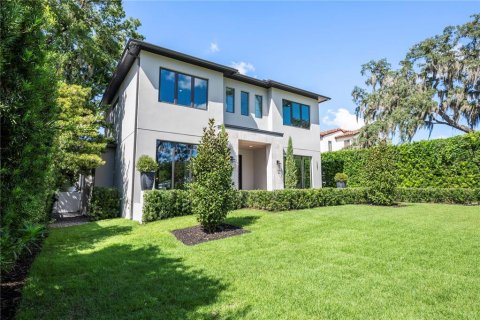 House in Winter Park, Florida 5 bedrooms, 419.92 sq.m. № 2416606 - photo 2