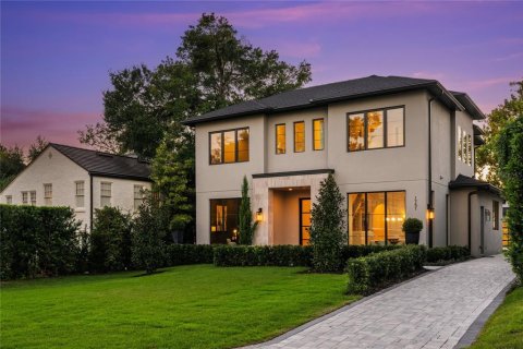 House in Winter Park, Florida 5 bedrooms, 419.92 sq.m. № 2416606 - photo 3