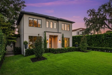 House in Winter Park, Florida 5 bedrooms, 419.92 sq.m. № 2416606