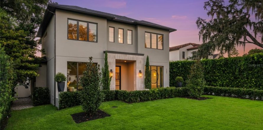 House in Winter Park, Florida 5 bedrooms, 419.92 sq.m. № 2416606