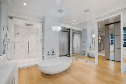 Condo in Miami Beach, Florida, 4 bedrooms  № 1973028 - photo 17