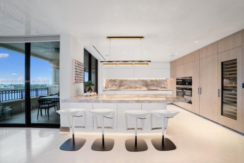 Condo in Miami Beach, Florida, 4 bedrooms  № 1973028 - photo 29