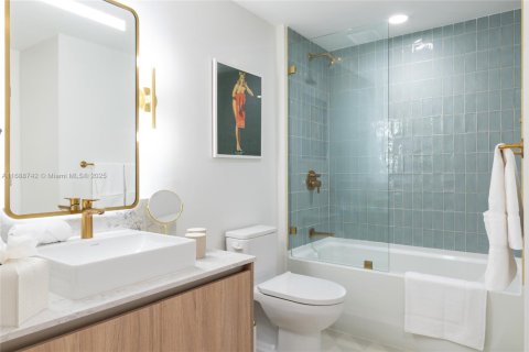 Condominio en alquiler en Miami, Florida, 1 dormitorio, 68.75 m2 № 2012193 - foto 18