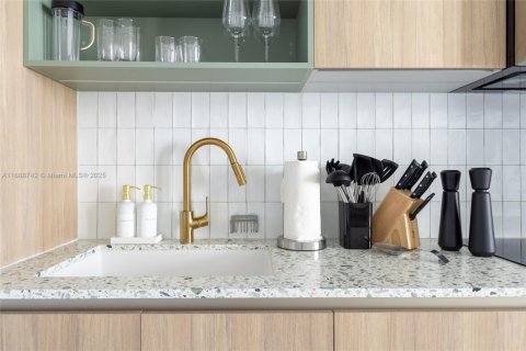 Condominio en alquiler en Miami, Florida, 1 dormitorio, 68.75 m2 № 2012193 - foto 9