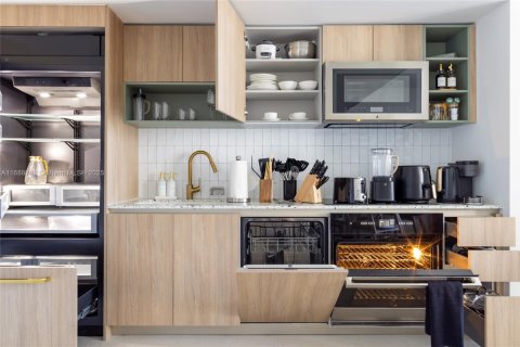 Condominio en alquiler en Miami, Florida, 1 dormitorio, 68.75 m2 № 2012193 - foto 8