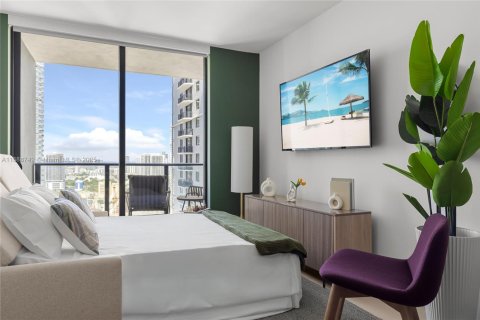 Condominio en alquiler en Miami, Florida, 1 dormitorio, 68.75 m2 № 2012193 - foto 3