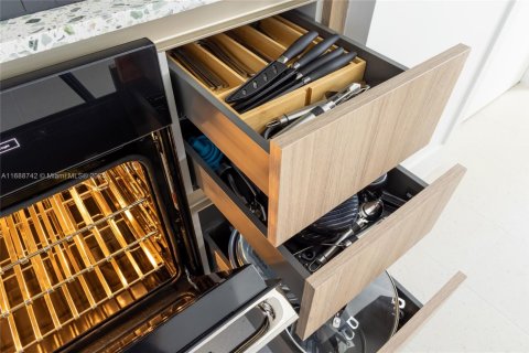 Condominio en alquiler en Miami, Florida, 1 dormitorio, 68.75 m2 № 2012193 - foto 10