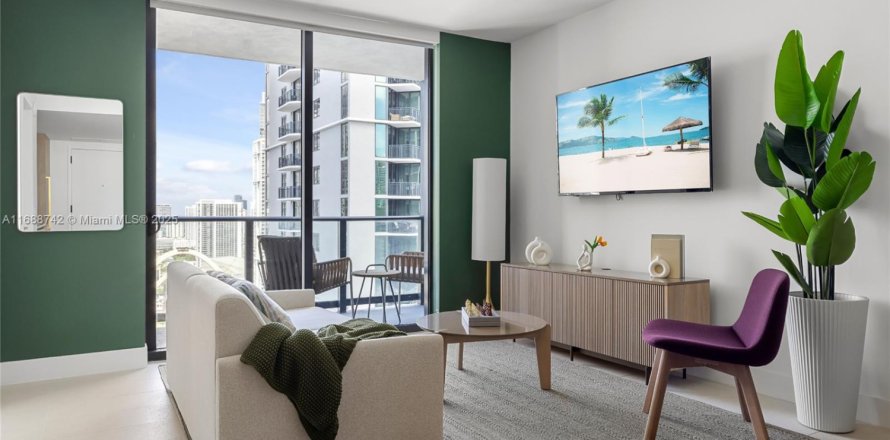 Condominio en Miami, Florida, 1 dormitorio  № 2012193