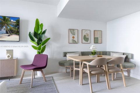 Condominio en alquiler en Miami, Florida, 1 dormitorio, 68.75 m2 № 2012193 - foto 12