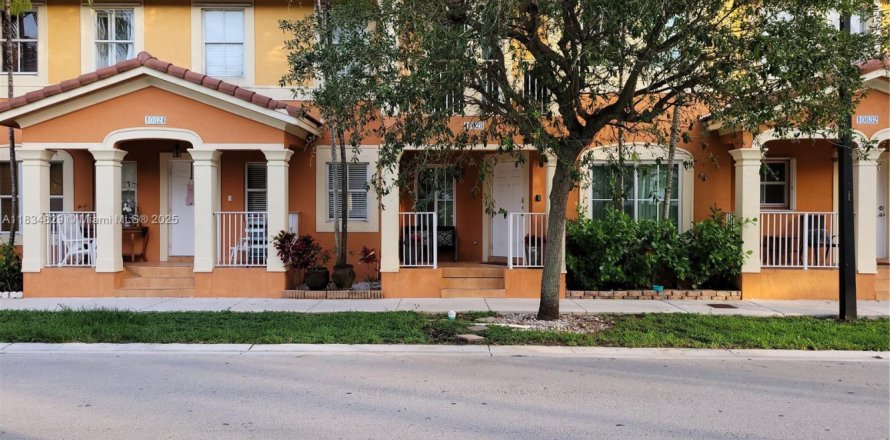 Adosado en Homestead, Florida 4 dormitorios, 160.54 m2 № 1817164