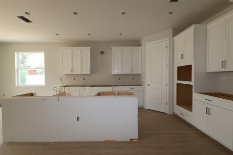 House in Apopka, Florida 5 bedrooms, 321.53 sq.m. № 1905928 - photo 4
