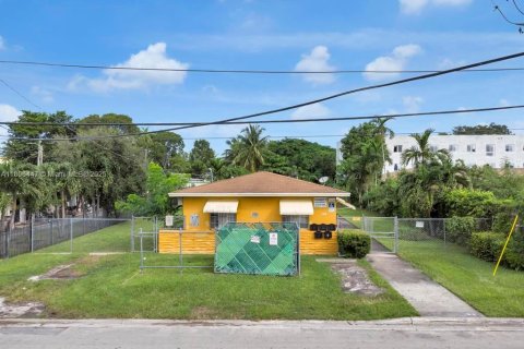 Immobilier commercial à vendre à Miami, Floride № 2014497 - photo 4