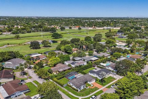 Casa en venta en Miami, Florida, 4 dormitorios, 174.01 m2 № 2382707 - foto 25