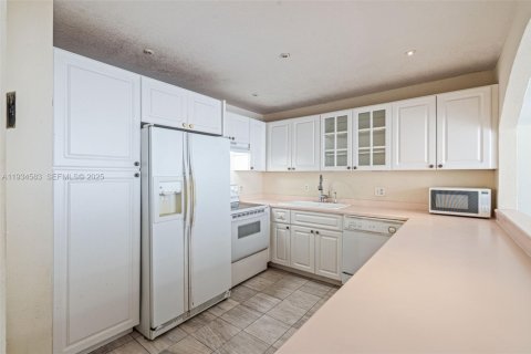 Купить кондоминиум в Авентура, Флорида 1 спальня, 99.03м2, № 1992968 - фото 5