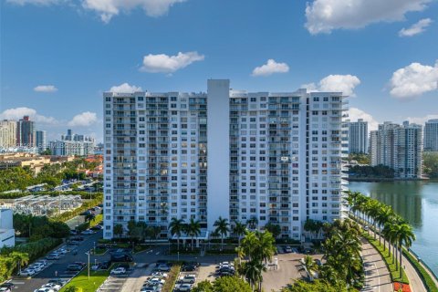 Купить кондоминиум в Авентура, Флорида 1 спальня, 99.03м2, № 1992968 - фото 1