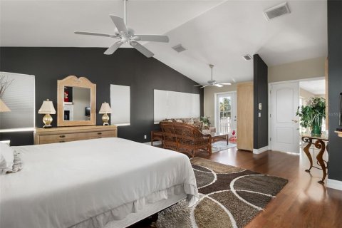 House in Port Charlotte, Florida 7 bedrooms, 526.94 sq.m. № 1721578 - photo 22