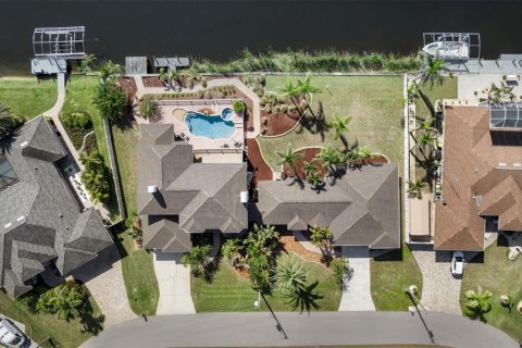 House in Port Charlotte, Florida 7 bedrooms, 526.94 sq.m. № 1721578 - photo 4