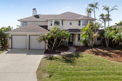 House in Port Charlotte, Florida 7 bedrooms, 526.94 sq.m. № 1721578 - photo 5