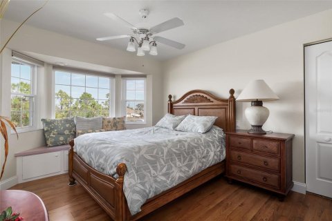 House in Port Charlotte, Florida 7 bedrooms, 526.94 sq.m. № 1721578 - photo 26