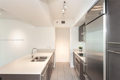 Condo in Miami, Florida, 2 bedrooms  № 2053030 - photo 5
