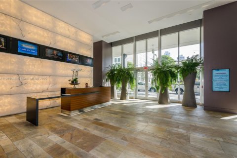Condo in Miami, Florida, 2 bedrooms  № 2053030 - photo 24