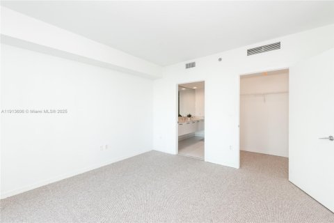 Condo in Miami, Florida, 2 bedrooms  № 2053030 - photo 10