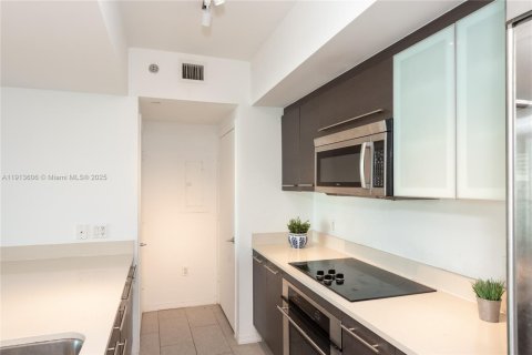 Condo in Miami, Florida, 2 bedrooms  № 2053030 - photo 7