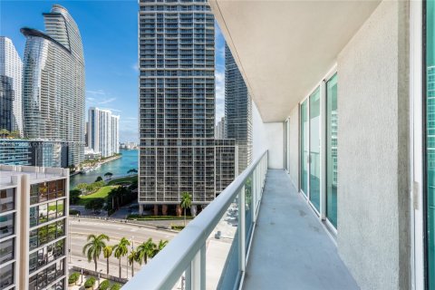 Condo in Miami, Florida, 2 bedrooms  № 2053030 - photo 2