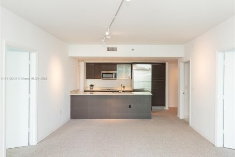 Condo in Miami, Florida, 2 bedrooms  № 2053030 - photo 8