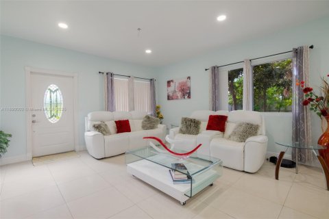 Casa en venta en West Palm Beach, Florida, 3 dormitorios, 98.1 m2 № 1946313 - foto 4