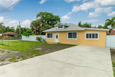 Casa en venta en West Palm Beach, Florida, 3 dormitorios, 98.1 m2 № 1946313 - foto 2