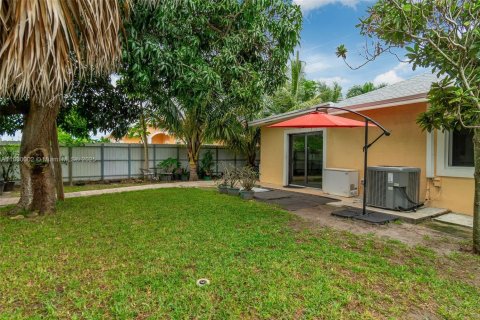 Casa en venta en West Palm Beach, Florida, 3 dormitorios, 98.1 m2 № 1946313 - foto 16