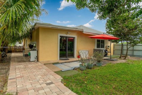 Casa en venta en West Palm Beach, Florida, 3 dormitorios, 98.1 m2 № 1946313 - foto 15