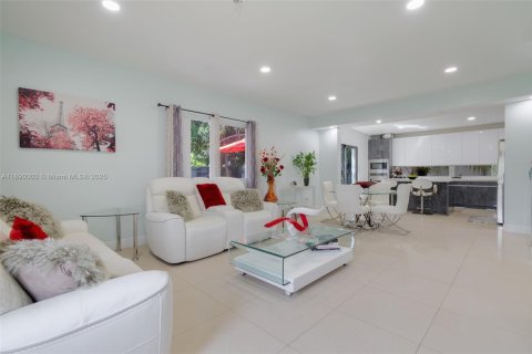 Casa en venta en West Palm Beach, Florida, 3 dormitorios, 98.1 m2 № 1946313 - foto 3